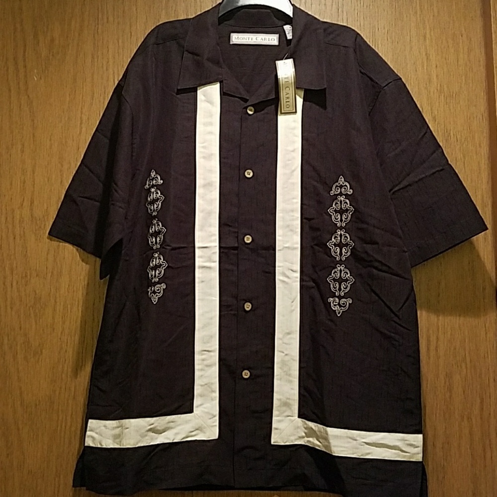 🇺🇦 Rare Button Shirt Trending Y2K Iconic 90s Size Medium New With Tag